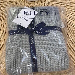 RiLEY Chunky Knit Throw